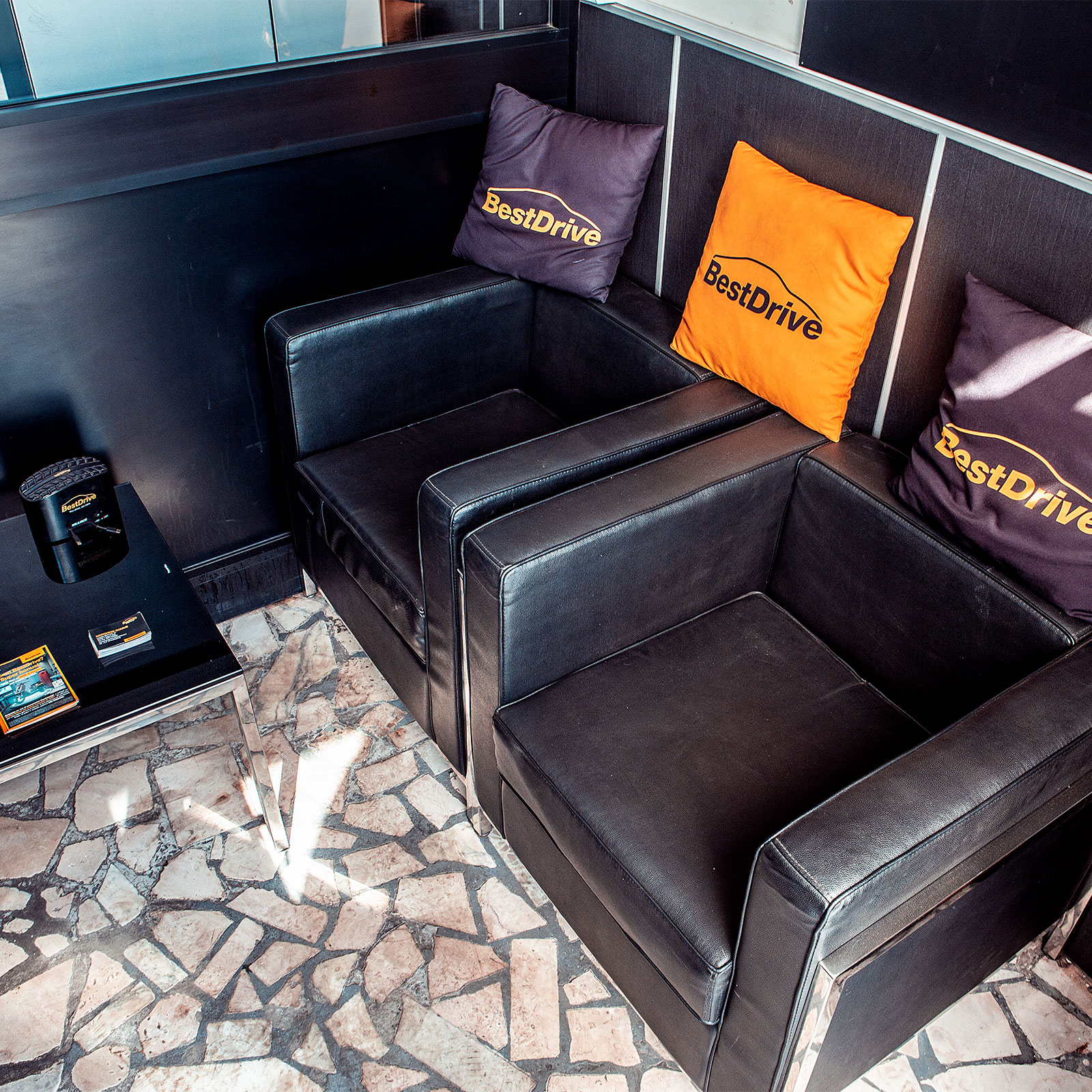 Moronese Gomme sala attesa